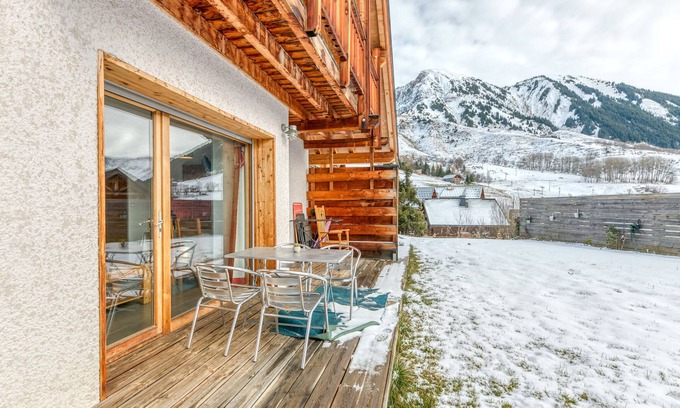 Saint-Jean-d'Arves Apartment | Apartment 'Le Lièvre' with Mountain View, Private Terrace and Wi-Fi