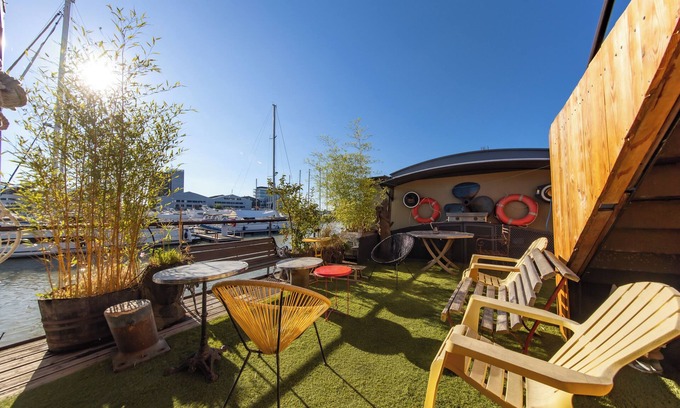 Bassins a Flot Apartment | Apartment 'Le Grand Salon' with Lake View, Shared Terrace and Wi-Fi