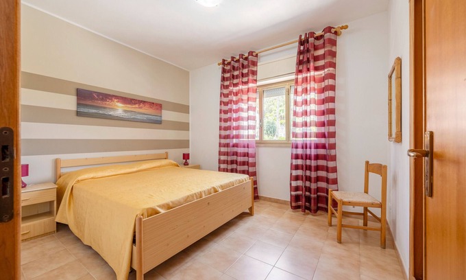 Balestrate Apartment | Apartment 'Le Magnolie 8 - 1° Piano' with Sea View, Wi-Fi and Air Conditioning