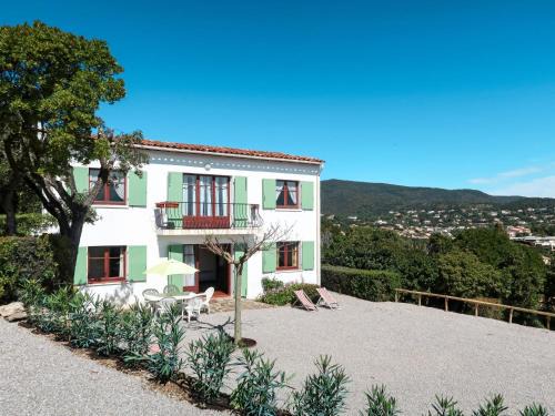 Cavalaire-sur-Mer Apartment | Apartment Les Arbousiers-2 by Interhome