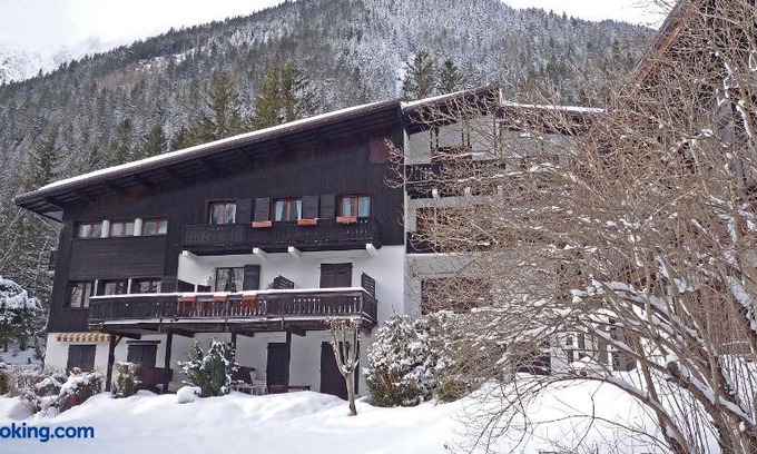 Chamonix City Centre Apartment | Apartment Les Charmoz 3
