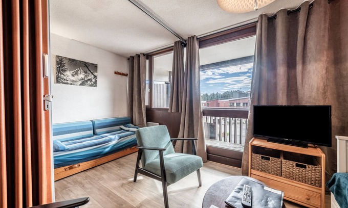 Le Praz de Lys Apartment | Apartment 'Les Mouflons' with Mountain View and Balcony