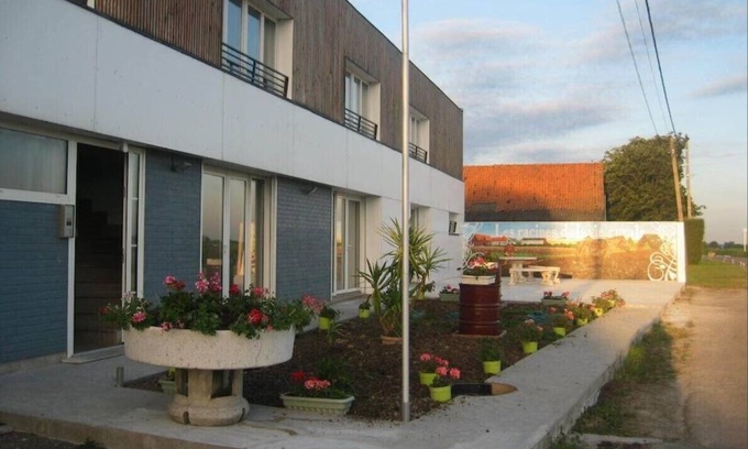 Ledringhem Apartment | Apartment 'Les Racines De La Vie Rurale' with Wi-Fi and Air Conditioning