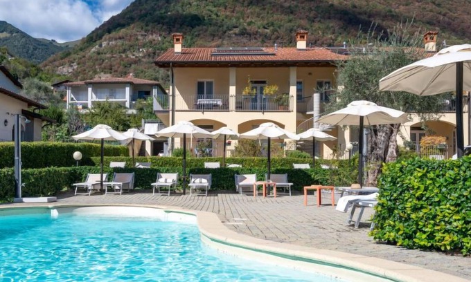 Tremezzina Apartment | Apartment Letizia in Ossuccio - 8 persons, 2 bedrooms
