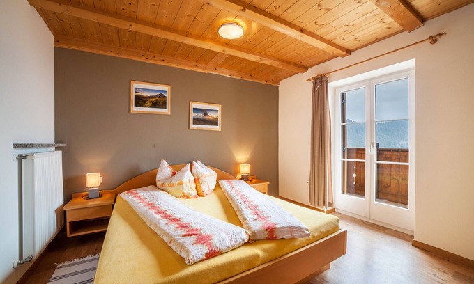 Molten Apartment | Apartment "Lingerhof - Arnika" with Mountain View, Balcony & Wi-Fi