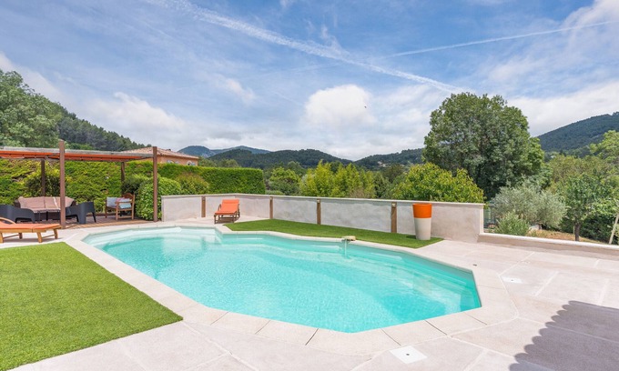 Auriol Apartment | Apartment 'Lobéal' with Shared Pool, Wi-Fi and Air Conditioning
