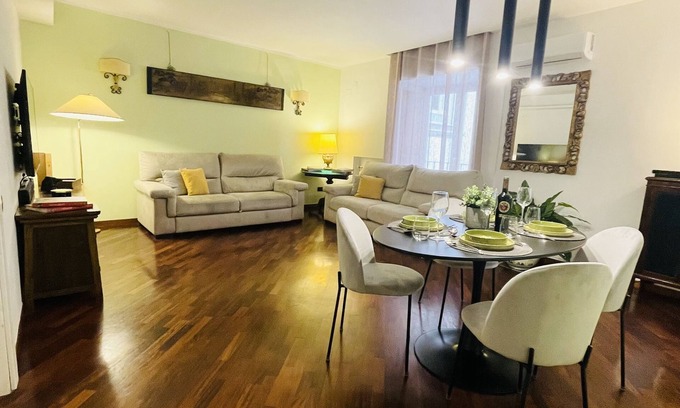 Historical Center Apartment | Apartment Luxury Via Chiaia