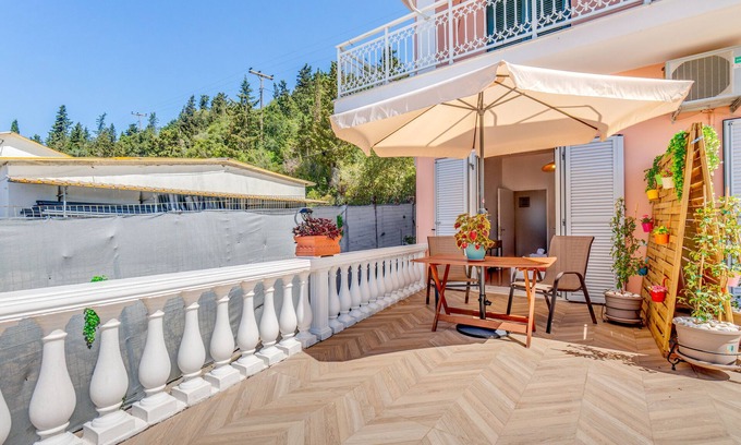 Vlachopoulatika Apartment | Apartment 'Maestro' with Shared Terrace, Wi-Fi and Air Conditioning