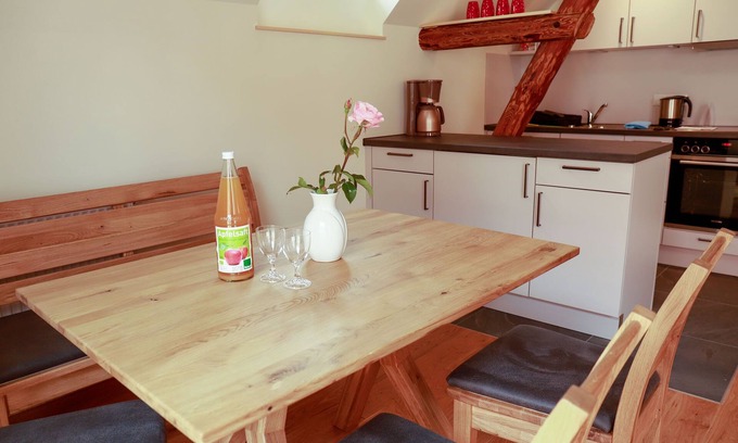 Monchsondheim Apartment | Apartment 'Maisonette Ferienwohnung Tenne' with Shared Garden, Balcony and Wi-Fi