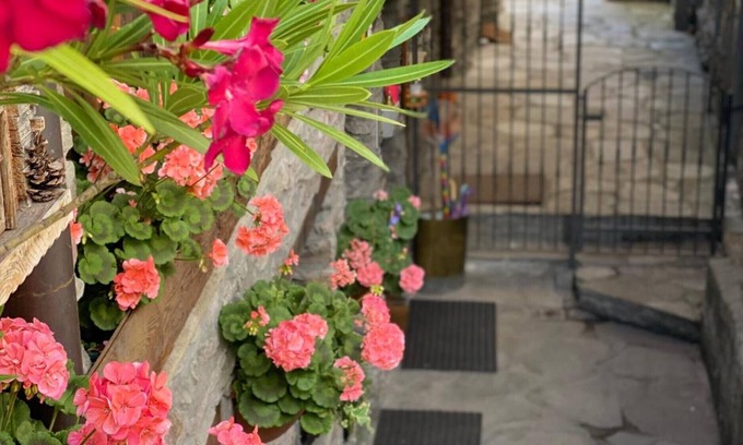 Pre-Saint-Didier Apartment | Apartment 'Maribel' with Shared Terrace and Wi-Fi