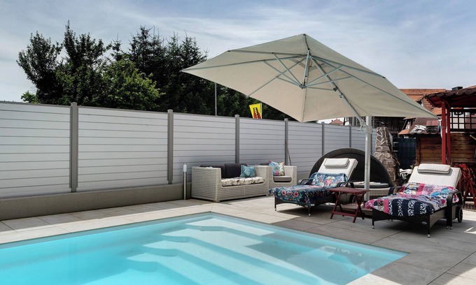 Rheinau Apartment | Apartment 'Moderne Offene Dachgeschoßwohnung' with Shared Pool, Shared Garden and Wi-Fi