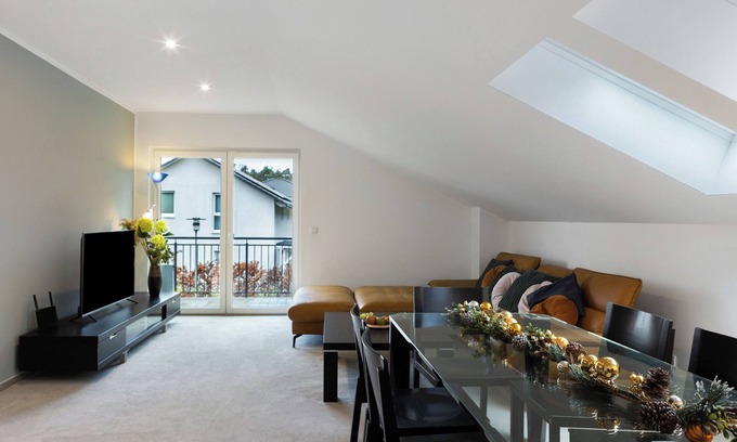 Elstal Apartment | Apartment 'Modernes Appartement 100m2' with Shared Garden, Balcony and Wi-Fi