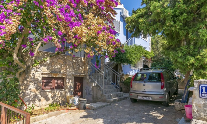 Maslinica Apartment | Apartment Nikola