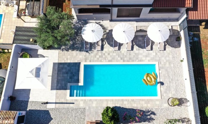 Gedici House | Apartment Nina with private pool