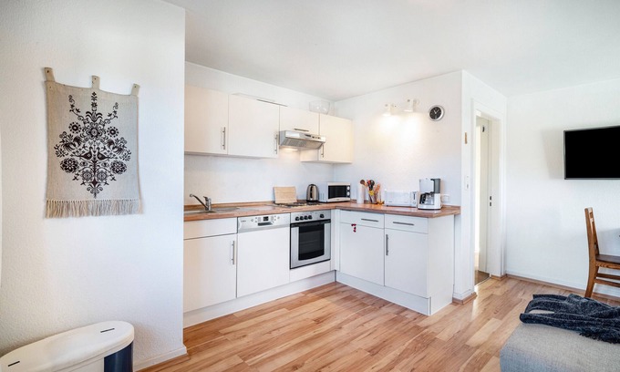 Brunsbuttel Apartment | Apartment 'Nordsee' with Balcony and Wi-Fi