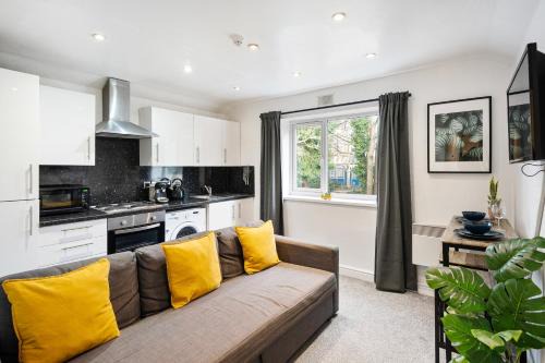 Cathays Apartment | Apartment Nr City Centre & Park For up to 6