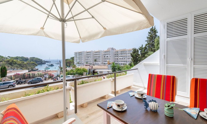 Cala Ferrera Apartment | Apartment 'Ola De Mar' with Shared Pool, Wi-Fi and Air Conditioning