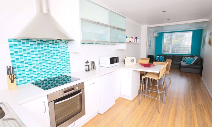 Fremantle Apartment | Apartment on Wray Avenue 2