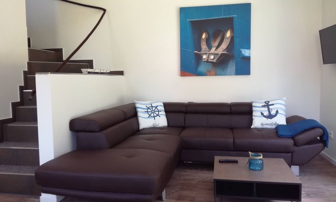 Tannenhausen House | Apartment or Holiday home with private beach at the lake in Aurich-Tannenhausen