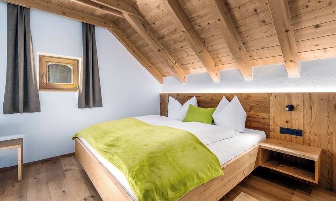 Casola Apartment | Apartment "Perfila Dolomitenblick" with Mountain View, Shared Garden & Wi-Fi