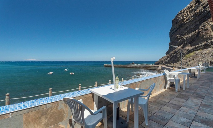 Alojera Apartment | Apartment 'Playa Azul - 5' with Sea View, Wi-Fi and Air Conditioning