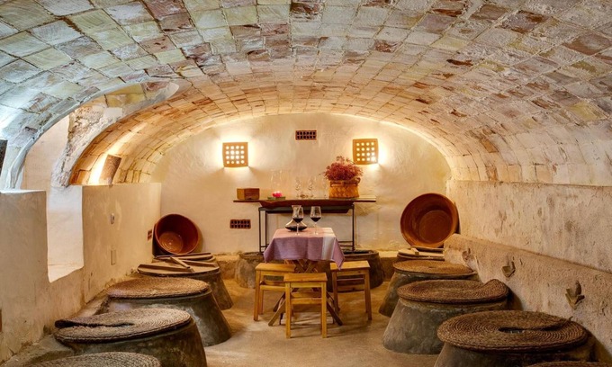 Bullas Apartment | Apartment 'Plaza Vieja En Bullas' with Balcony, Wi-Fi and Air Conditioning