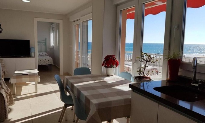 Coveta Fuma Apartment | Apartment "Primera Linea San Juan" with Sea View, Shared Pool & Wi-Fi