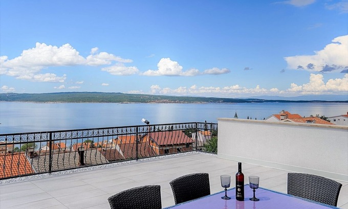 Selce Apartment | Apartment Queens II with Sea View in Selce