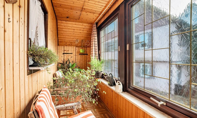 Altensteig Apartment | Apartment 'Retro Mit Schlossblick' with Mountain View, Shared Terrace and Wi-Fi