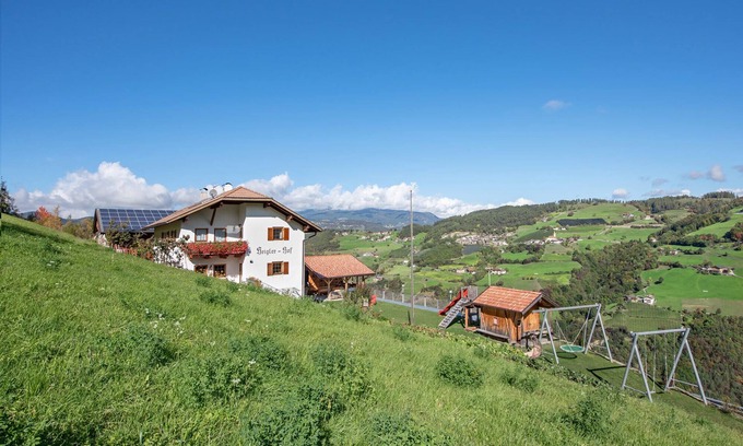 Brie Apartment | Apartment "Rosengarten - Heigler Hof" with Mountain View, Wi-Fi, Balcony, Sauna & Terrace