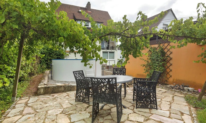 Vellmar Apartment | Apartment 'Ruhepol, 75qm' with Shared Pool, Shared Garden and Wi-Fi