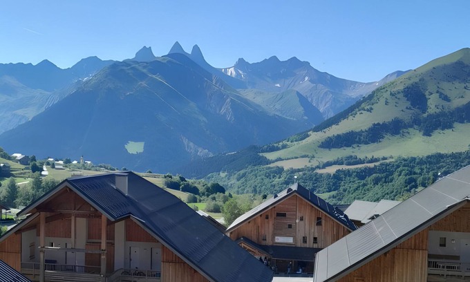 Saint-Jean-d'Arves Apartment | Apartment 'Saint-jean-d'arves' with Mountain View and Balcony