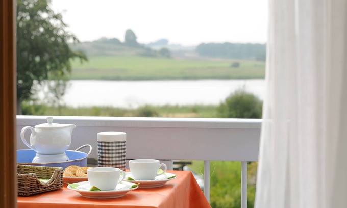 Neuensien Apartment | Apartment 'Seeblick Ferienwohnung' with Lake View, Shared Garden and Wi-Fi