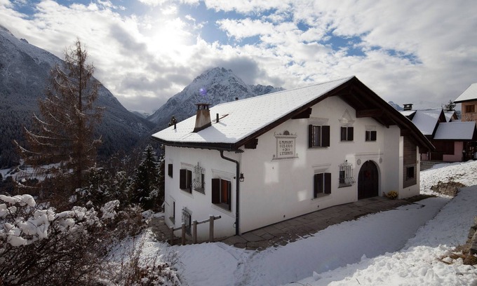 Engadin Scoul Apartment | Apartment "Sirena" with a view of the mountains