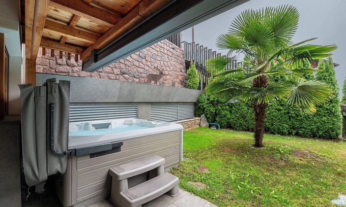 San Genesio Atesino Apartment | Apartment 'Sirona Lodge' with Private Terrace and Whirlpool