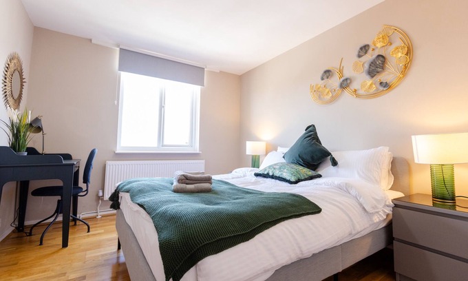 Guildford Apartment | Apartment - Sleeps 6 - Parking - WiFi
