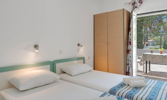 Panormos Apartment | Apartment 'Studio 3' with Mountain View, Wi-Fi and Air Conditioning