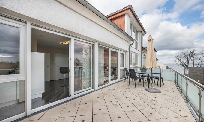 Region Hannover District Apartment | Apartment 'Studio Comfort Plus' with Balcony, direct Lake View, and Wi-Fi