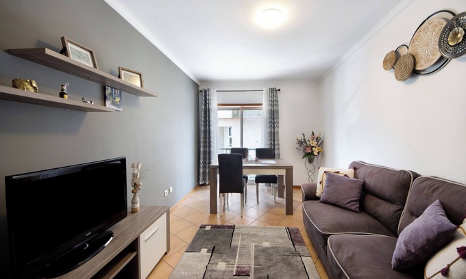 Gafanha da Nazare Apartment | Apartment 'T2 Near the Beach' with Shared Terrace and Wi-Fi