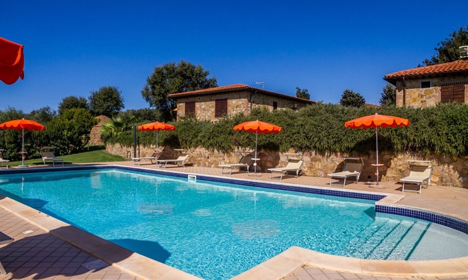 Magliano in Toscana Apartment | Apartment 'Tartaruga' with Shared Pool, Wi-Fi and Air Conditioning