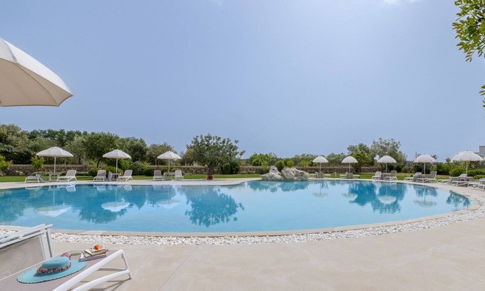 Otranto Apartment | Apartment 'Tenuta Vigna Corallo - Mimosa' with Shared Pool, Wi-Fi and Air Conditioning