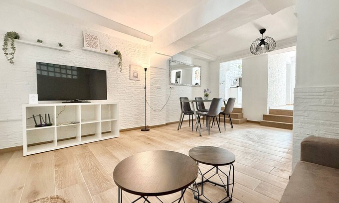 Antequera Apartment | Apartment 'Tortola I' with Private Garden, Wi-Fi and Air Conditioning