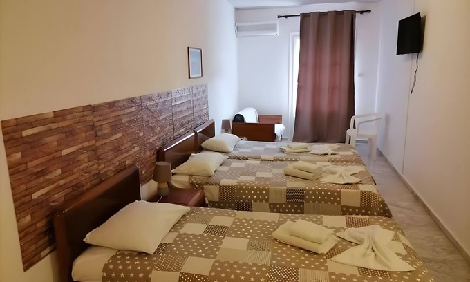 Kalymnos Town Apartment | Apartment 'Triple Room No 2' with Mountain View, Wi-Fi and Air Conditioning