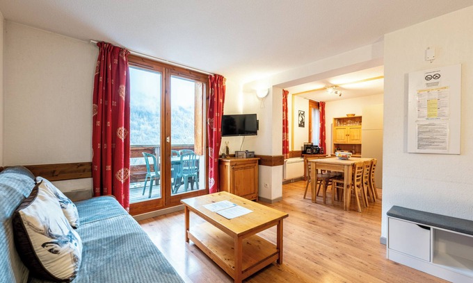 Les Granges Apartment | Apartment 'Valloire' with Mountain View, Private Terrace and Wi-Fi