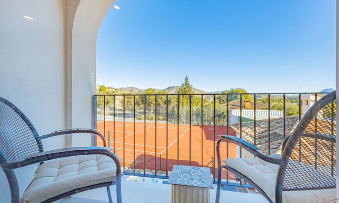 Aigues Apartment | Apartment 'Villa Hoy Almendra' with Mountain View, Wi-Fi and Air Conditioning