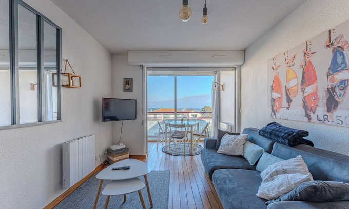 Arcachon Apartment | Apartment 'Vue Mer Arcachon' with Sea View, Private Terrace and Wi-Fi