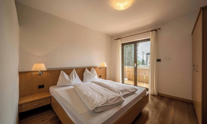 Lana Apartment | Apartment "Weinsepphof 3" with Mountain View, Pool, Wi-Fi, Garden & Balcony