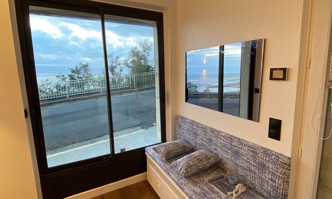 Trouville-sur-Mer Apartment | Apartment with sea view