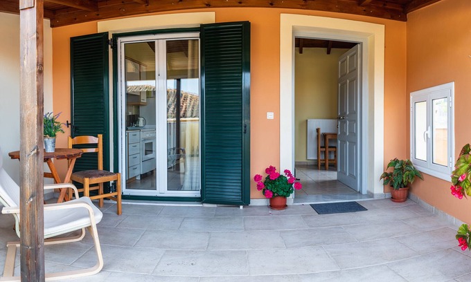 Alepou Apartment | Apartment with 2 Big Sunny Verandas