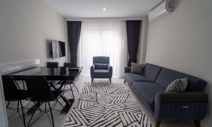 Antalya City Centre Apartment | Apartment with Balcony Close to Beach in Muratpasa